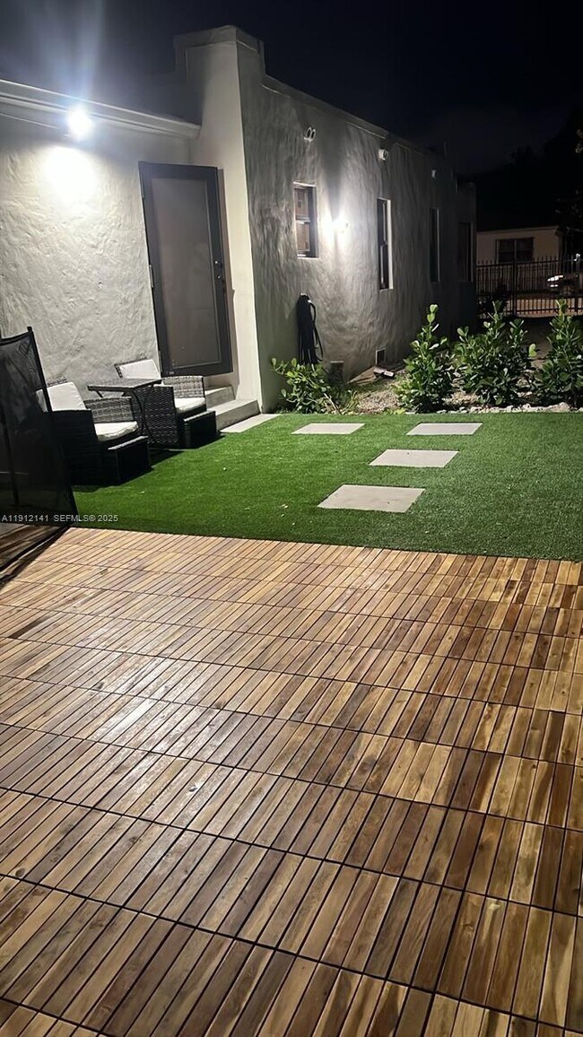 Building Photo - 6848 N Miami Ave