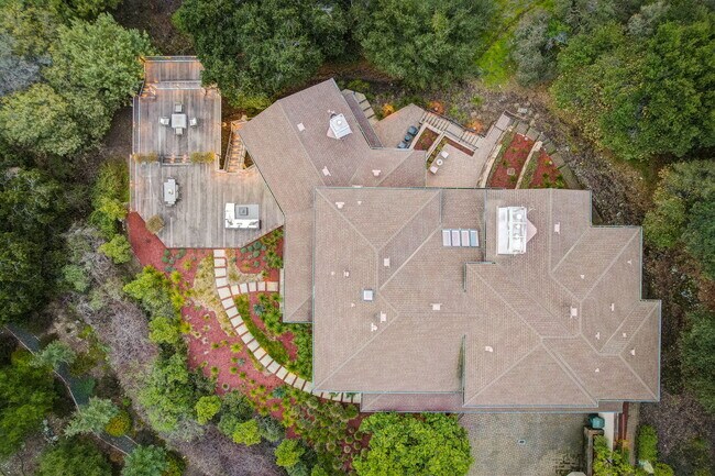 Building Photo - 140 Emerald Estates Ct