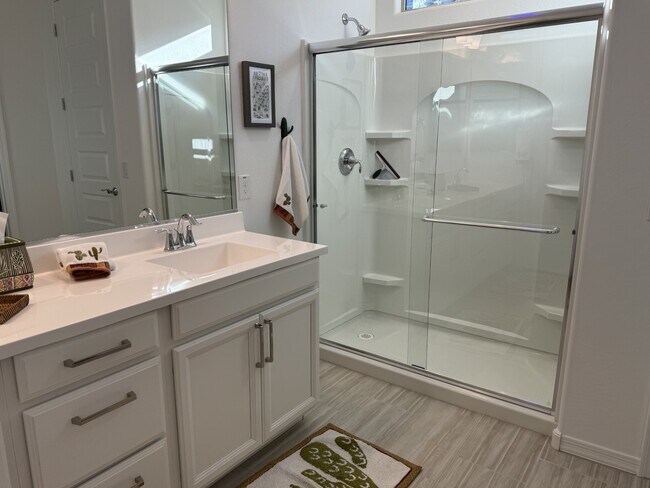 Primary Bath Close up - 8908 W Oregon Ave