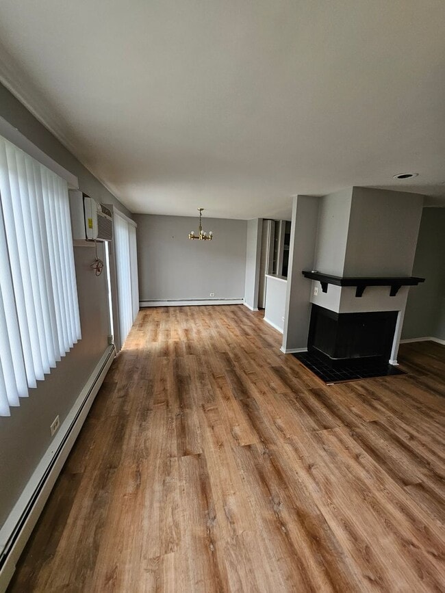 Building Photo - Remodeled 2 bed room 2 bathroom $1650