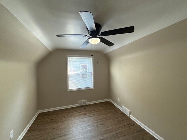 Building Photo - Freshly Renovated 3-Bedroom Home – Quality...