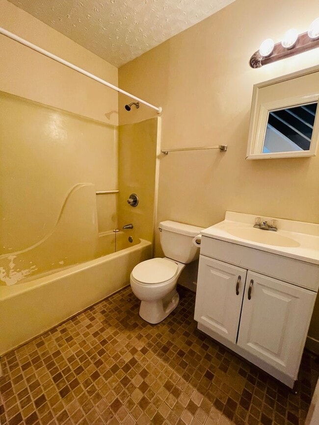 Building Photo - 1731 E Main St