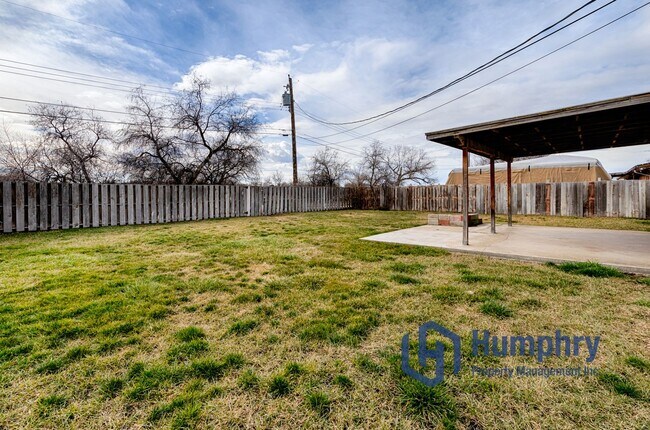 Building Photo - 313 Palo Alto Dr