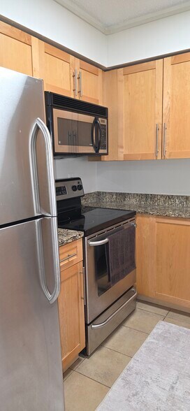 Building Photo - 10101 Grosvenor Pl