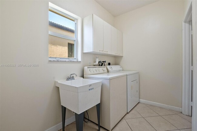 Building Photo - 16301 SW 49th Ct