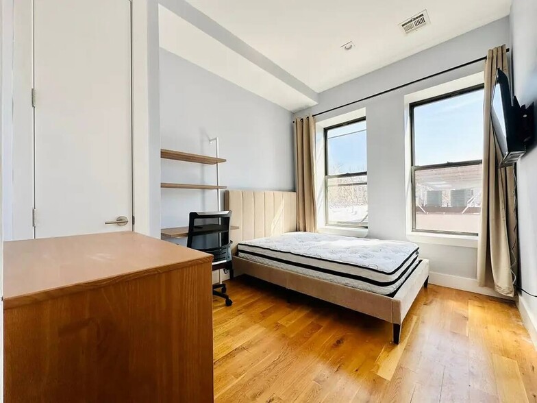 Building Photo - HDTV Room, Laundry, AC, 26 mins to Manhattan #510