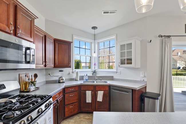 Building Photo - 20 E Darby Cir