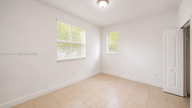 Building Photo - 1652 SE 28th St