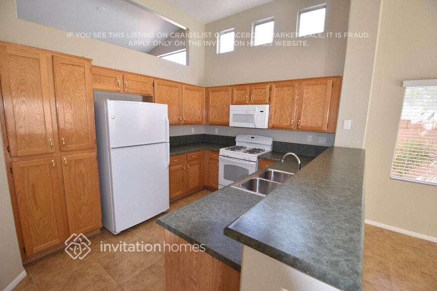 Building Photo - 320 Perry Ellis Dr