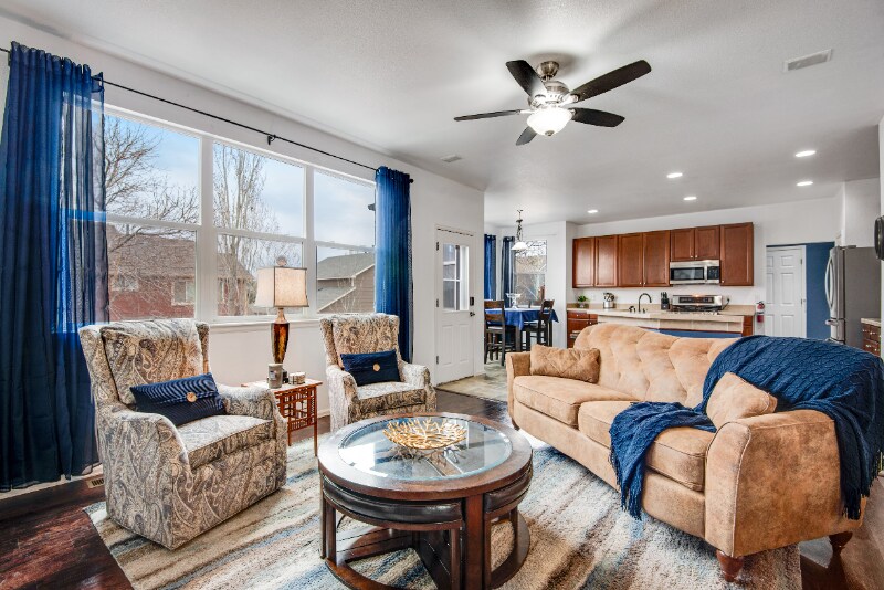 Building Photo - 2327 Dogwood Cir