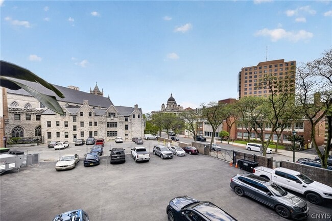 Building Photo - 443 S Warren St