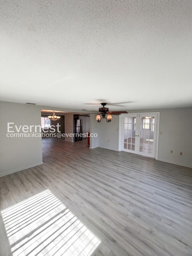 Building Photo - 7810 Cayuga Dr