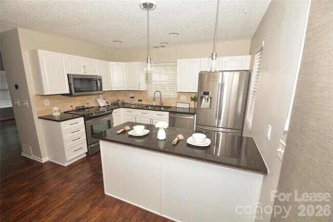 Building Photo - 605 Mountainwater Dr