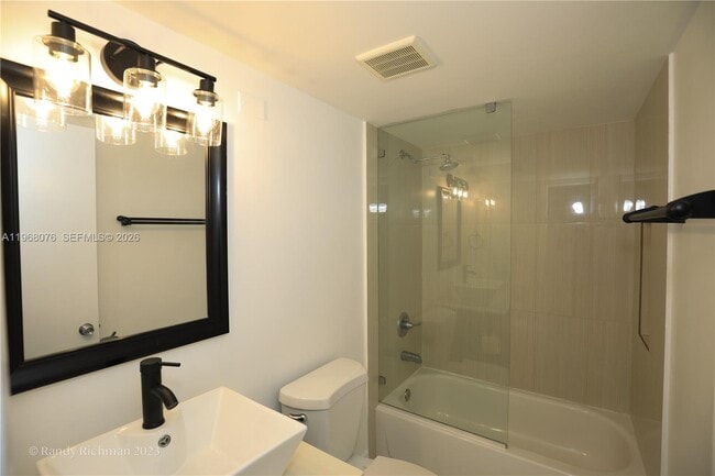 Building Photo - 600 NE 36th St