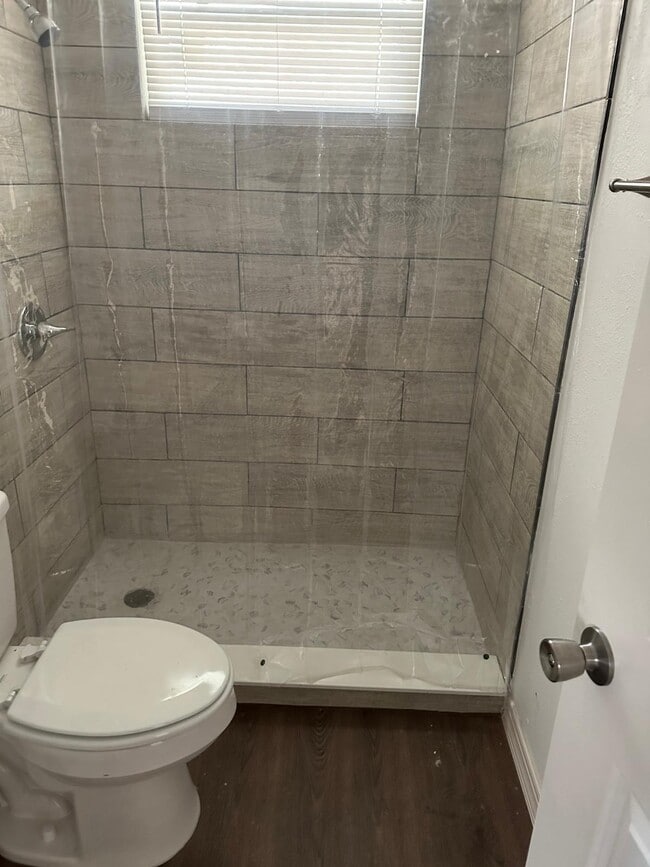 Building Photo - 825 Booker Ave