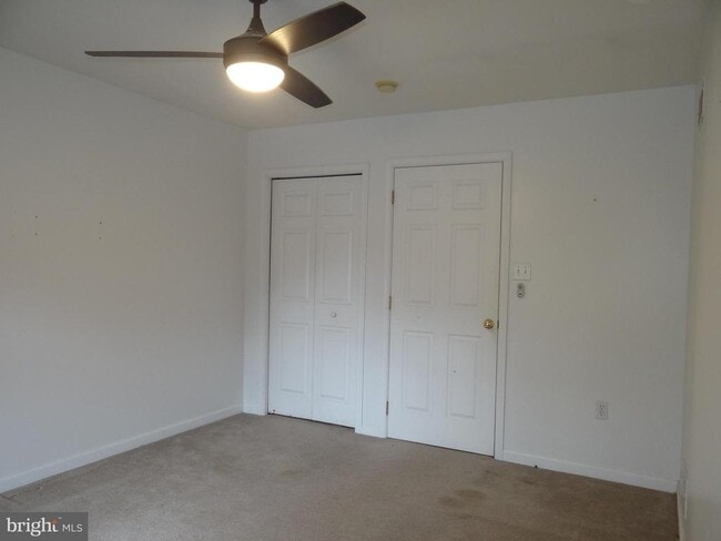 Building Photo - 107 Country Ln