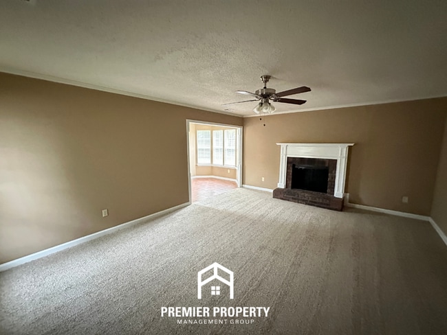 Building Photo - Charming 3BR/2BA Near Germantown | Fireplace & Bay Window Dining