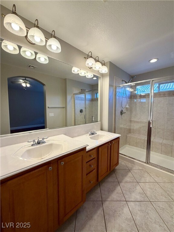 Building Photo - 2301 Summer Home St