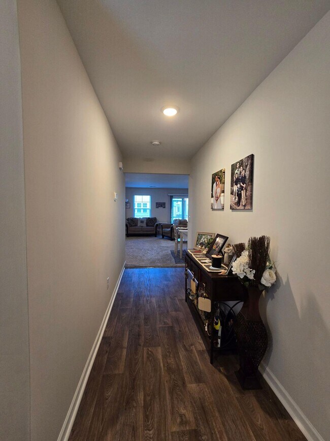 Building Photo - 1762 Camazay Dr