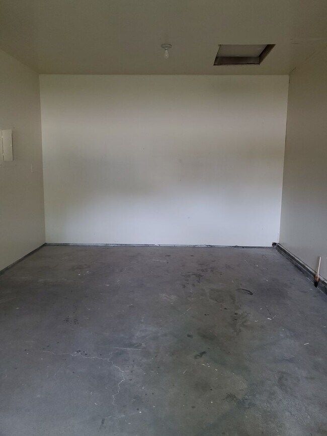 Building Photo - 720 Walker Rd