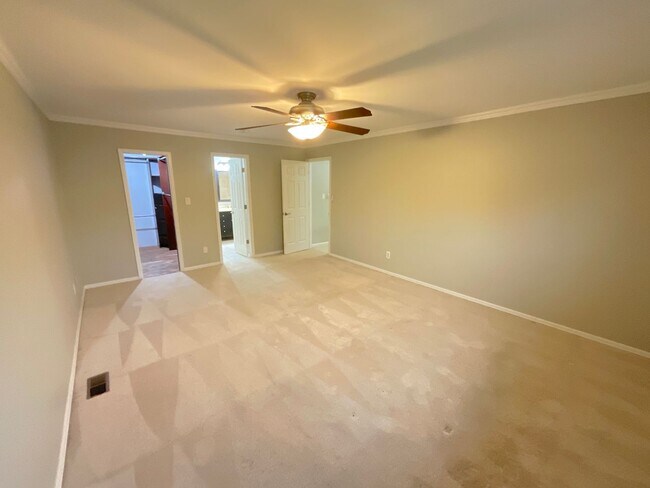 Building Photo - 4 Bedroom Home Available Near S Academy Bl...