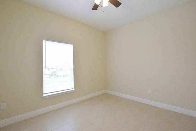 Building Photo - 517 Blackbird Ln