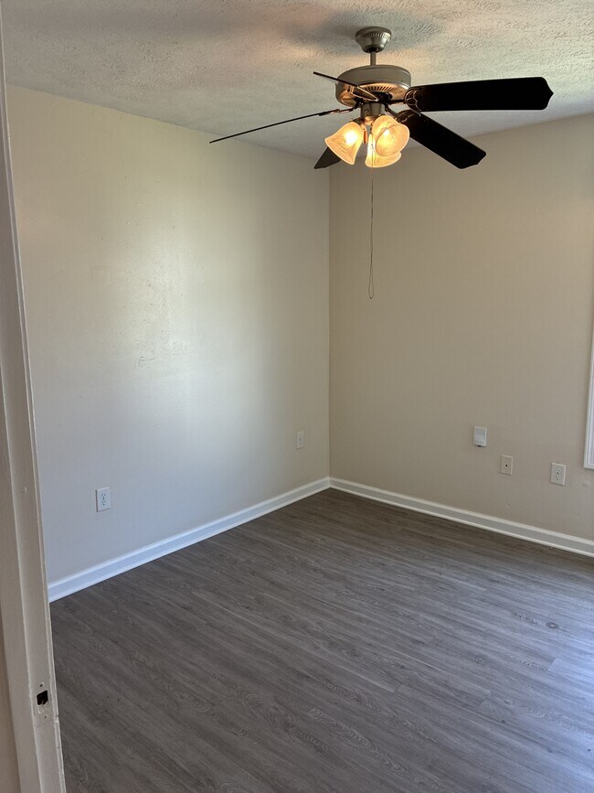 Building Photo - 6148 W Forrest St