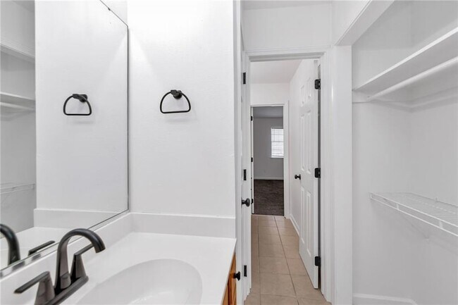 Building Photo - 2916 Jean Lafitte Pkwy