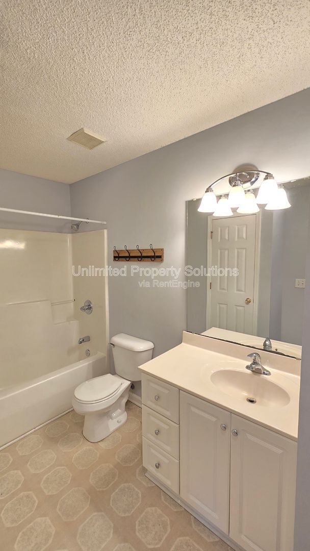 Building Photo - 4156 Breezewood Dr