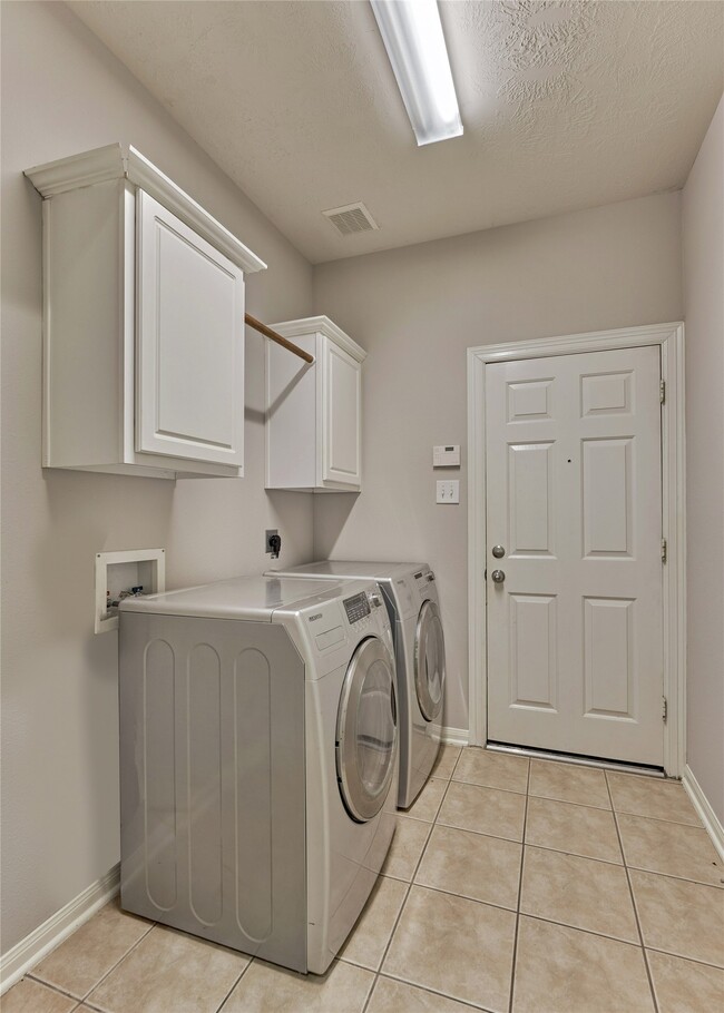 Building Photo - 7 Raindance Ct