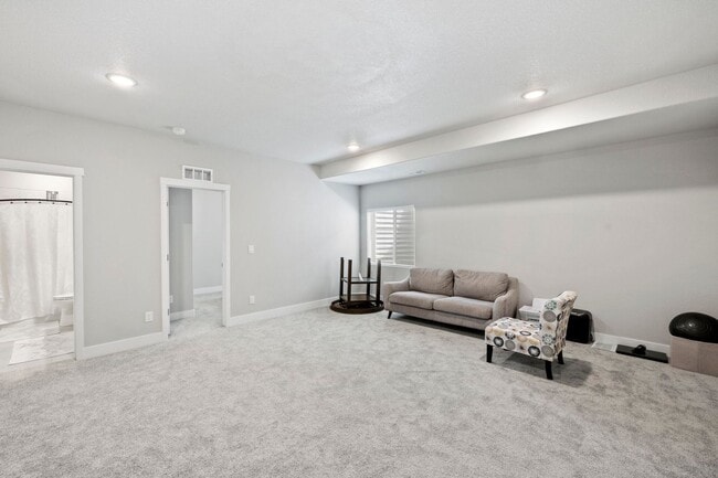 Building Photo - Modern 4BD/3BA Home with Covered Balcony &...