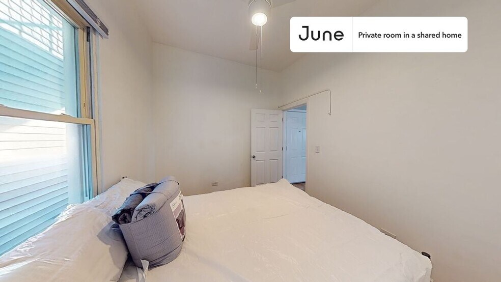 Building Photo - Room in Shared 3 bed/1 bath home