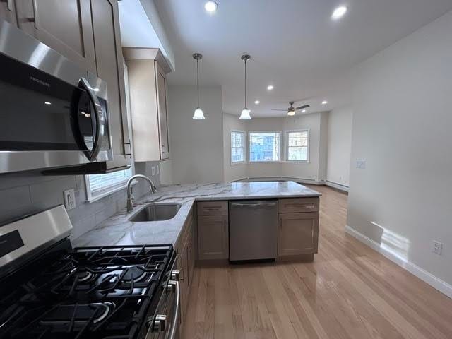 Building Photo - 21 E 15th St