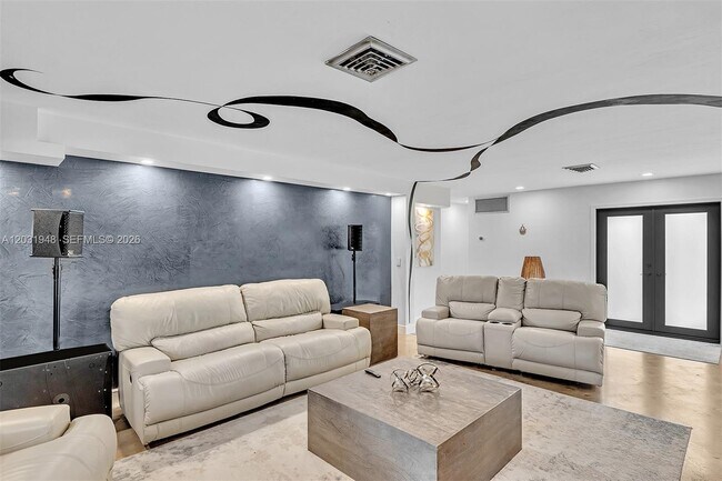 Building Photo - 5602 S Travelers Palm Ln