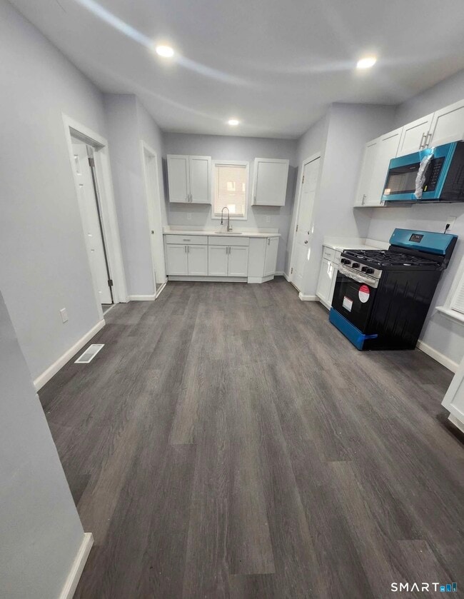 Building Photo - 1857 Central Ave