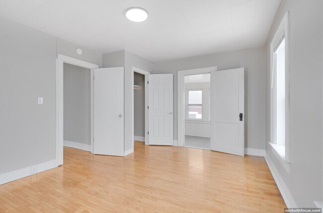 Building Photo - 818/818A Bowen St