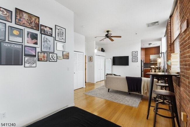 Building Photo - 240 Main St