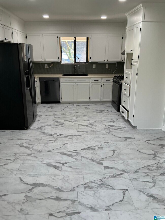 Building Photo - 4866 Overton Rd