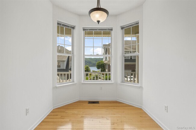 Building Photo - 402 Waterview Dr