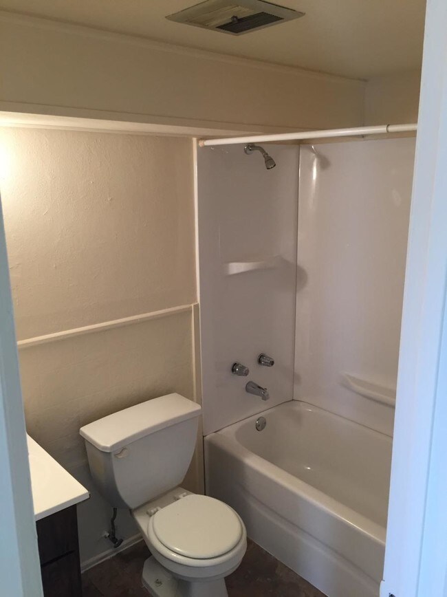 Building Photo - 740 Boone St