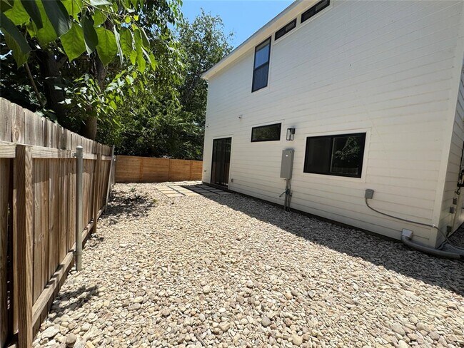 Building Photo - 2604 Francisco St