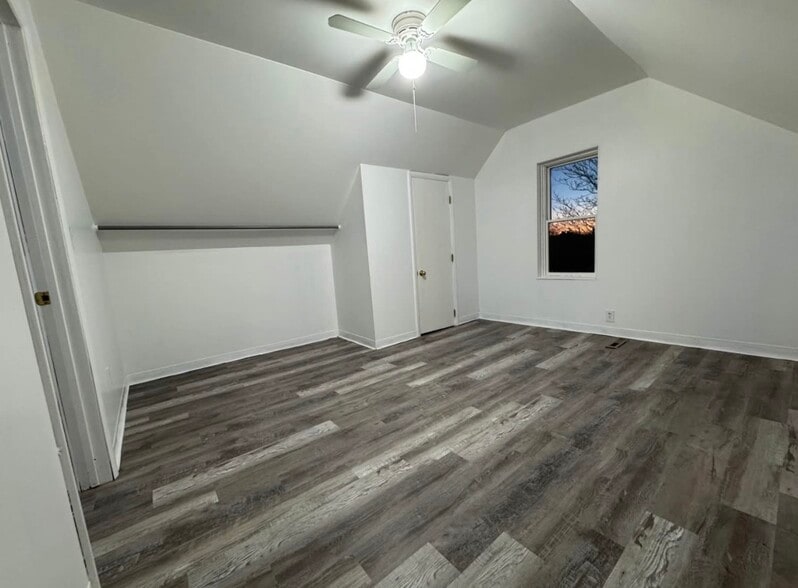 Building Photo - 3045 S Keeler Ave