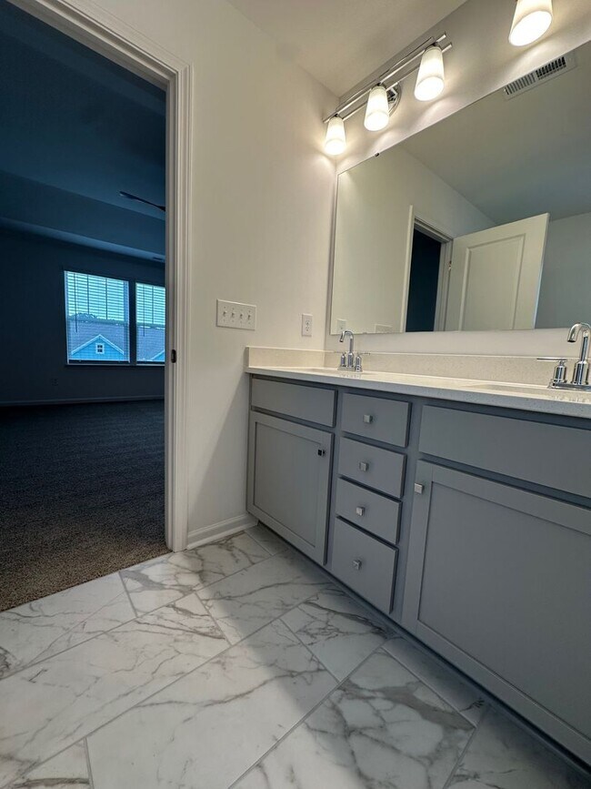 Building Photo - NEW Stonebridge Golf Course Views - Move-I...