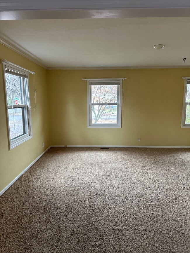 Building Photo - 776 Meadowbrook Ave