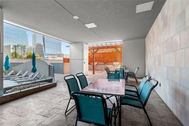 Building Photo - 3338 Peachtree Rd NE