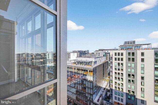 Building Photo - 811 4th St NW