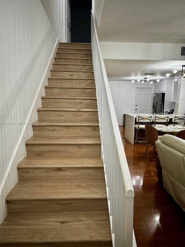 Building Photo - 1111 Sorrento Dr