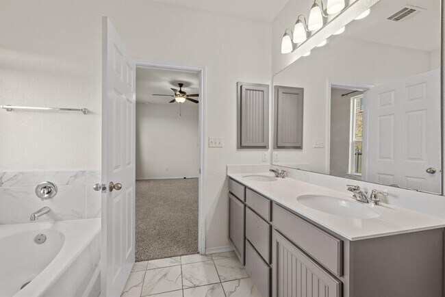 Building Photo - 14100 Purple Azalea Dr