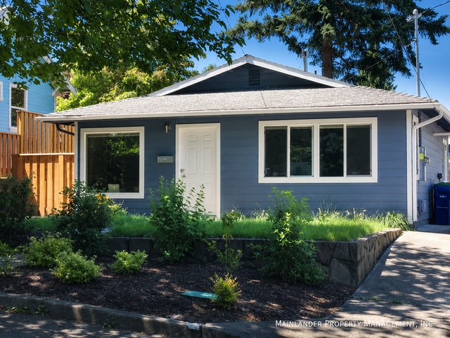 Building Photo - 9529 N Fairhaven Ave