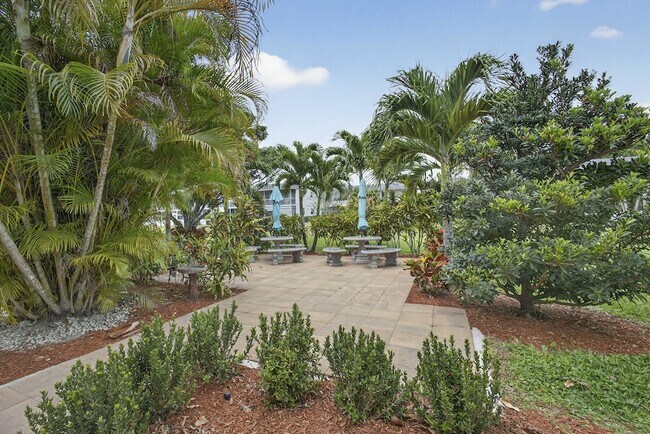 Building Photo - 155 Windsor G